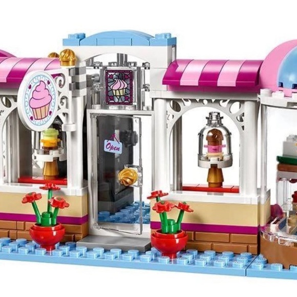 LEGO Friends Heartlake Cupcake Cafe 41119 Building complete set & instructions - Picture 9 of 10